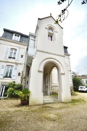 Exterior - Anglet - unusual - former manor house (Anglet)