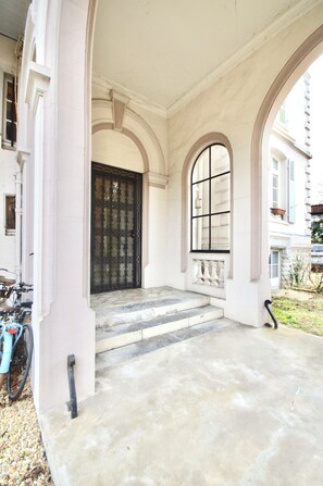 تفاصيل الفندق من الخارج