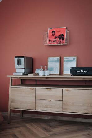 Interior - Large room with vineyard view - Les Grands Chaillots (Change)