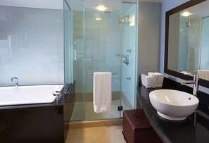 Bathroom - Hilton Club NYC – World Cup Final Weekend July 17-20 Sleeps 6 (New York)