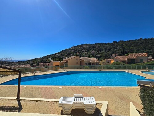 Mazet 6 persons in duplex, Cavalaire height. Air-conditioned with swimming pool.