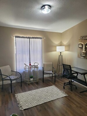 Interior - Adorable chalet with pool 4 min from Weeki Wachee (Spring Hill)