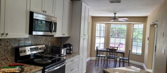 Adorable chalet with pool 4 min from Weeki Wachee