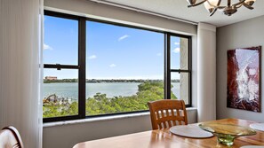 Dining - Bay Front Views! Pool, Tennis, Gym, Fishing Dock & Beach Access (Siesta Key)