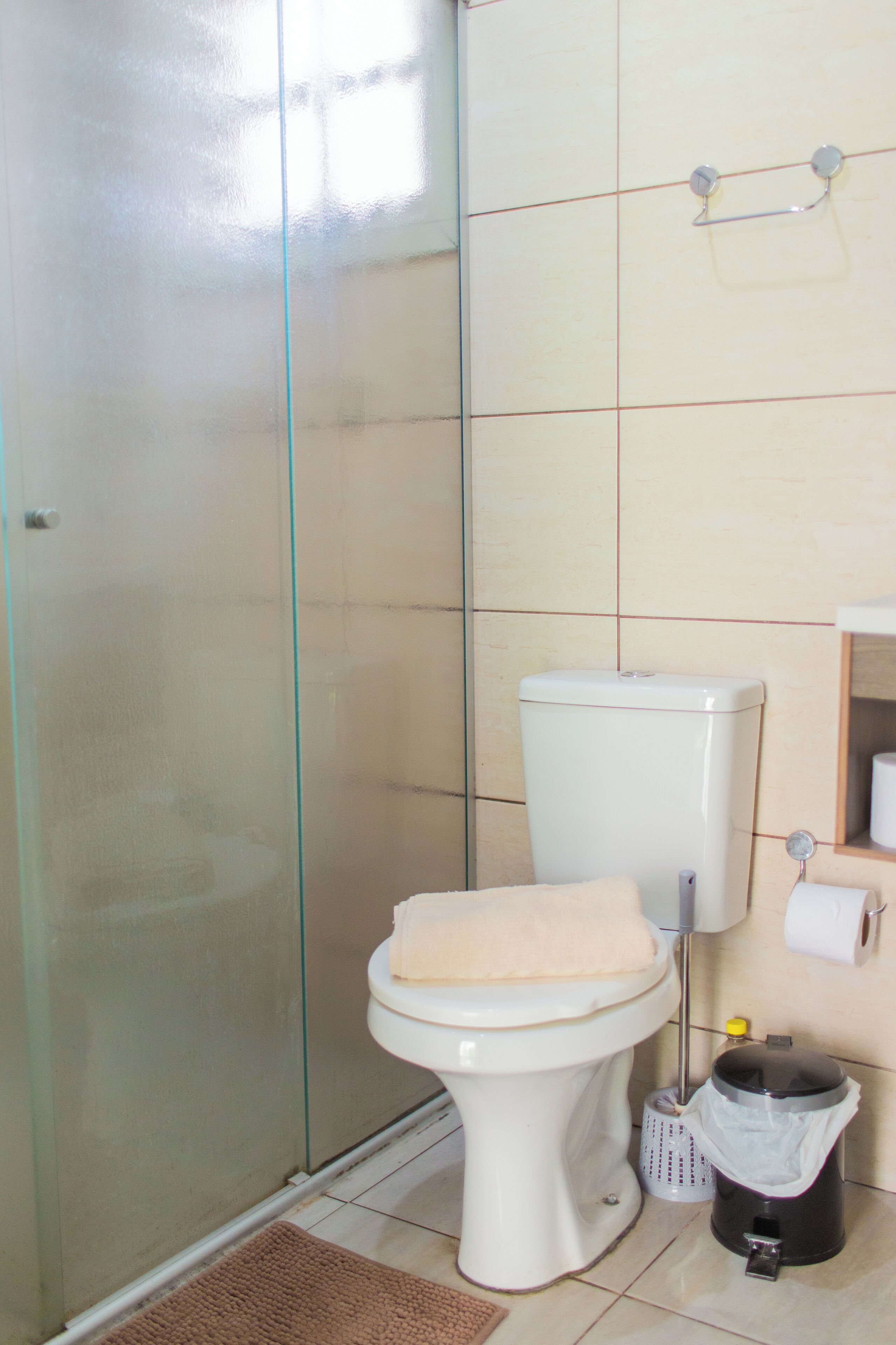 Haartrockner, Handtücher, Toilettenpapier