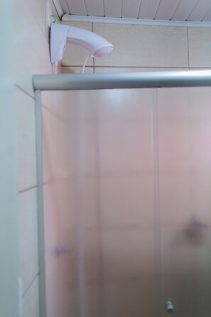 Haartrockner, Handtücher, Toilettenpapier