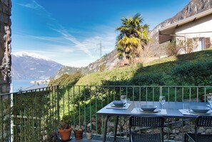 Outdoor dining - Casa Rosa - hidden Garden with lake view (Fiumelatte)