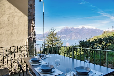 Outdoor dining. Casa Rosa - hidden Garden with lake view