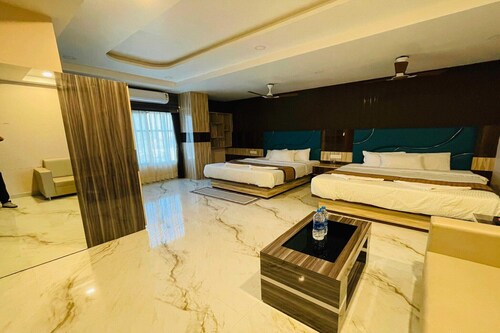 Palette Hotel Smriti Premium 1