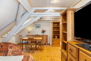 Interior - Apartment "Schwarzmühle 3" with Lake View, Private Garden and Wi-Fi (Börnichen/Erzgeb.)
