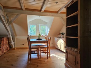 Dining - Apartment "Schwarzmühle 3" with Lake View, Private Garden and Wi-Fi (Börnichen/Erzgeb.)