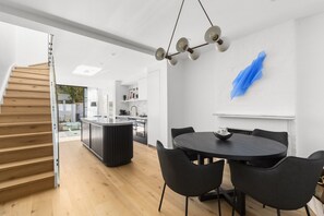 Dining - Bright 2 Bed House in Surry Hills (Surry Hills)