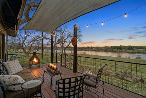 Lake Marble Falls Waterfront Retreat. Deck, Kayaks & Big Lake Views.