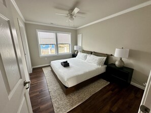 3 bedrooms, iron/ironing board, WiFi, bed sheets - Starlit Summit Retreat - Breathtaking 180°+ Mountain Views | Hot Tub (Waynesville)