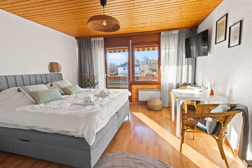 Studio cosy, proche du lac, avec un grand balcon