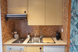 Private kitchen - Studio cosy, proche du lac, avec un grand balcon (Delley-Portalban)