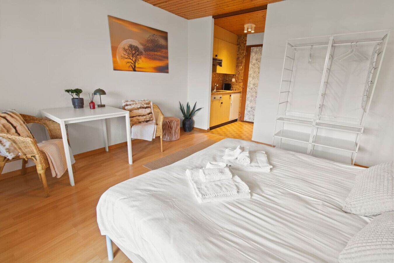 Bügeleisen/Bügelbrett, Reisekinderbett, WLAN, Bettwäsche