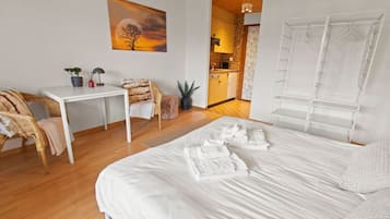 Bügeleisen/Bügelbrett, Reisekinderbett, WLAN, Bettwäsche