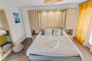 Bügeleisen/Bügelbrett, Reisekinderbett, WLAN, Bettwäsche
