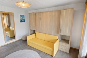 Living area - Charmant studio calme et lumineux proche du lac (Portalban)