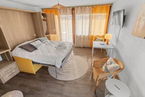 Bügeleisen/Bügelbrett, Reisekinderbett, WLAN, Bettwäsche