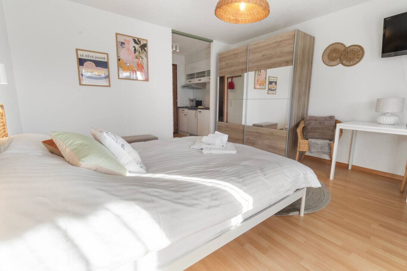 Iron/ironing board, travel cot, WiFi, bed sheets