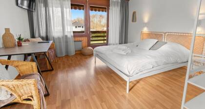 Studio lumineux et relaxant Ă 5 min Ă pied du lac
