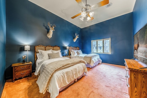 Mountain River Chalet