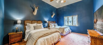 Mountain River Chalet