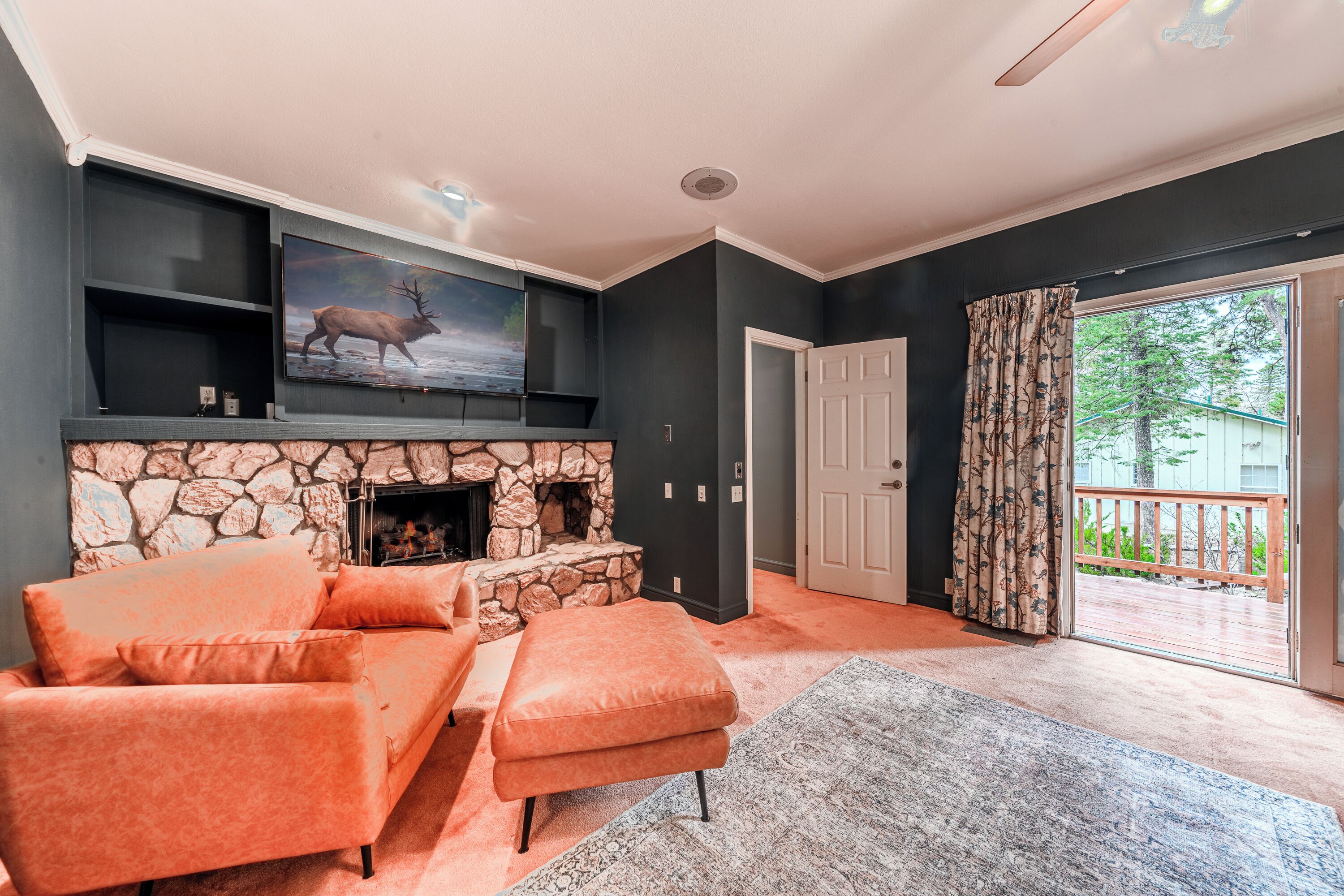 Chalet, Multiple Beds, Patio, River View (Unit 207) | Living area