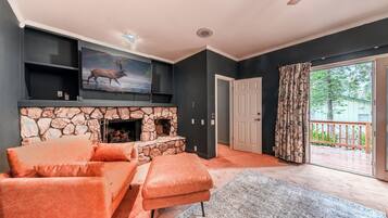 Chalet, Multiple Beds, Patio, River View (Unit 207) | Living area