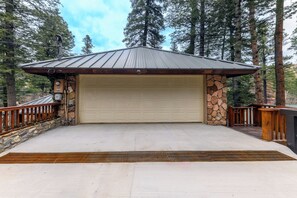 Property grounds - Mountain River Chalet (Ruidoso)