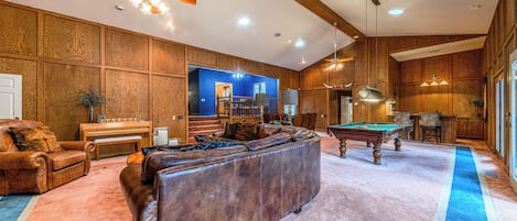 Chalet, Multiple Beds, Patio, River View (Unit 207) | Living area