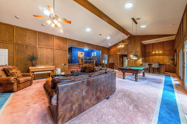 Chalet, Multiple Beds, Patio, River View (Unit 207) | Living area