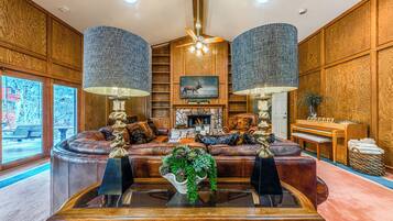 Chalet, Multiple Beds, Patio, River View (Unit 207) | Living area