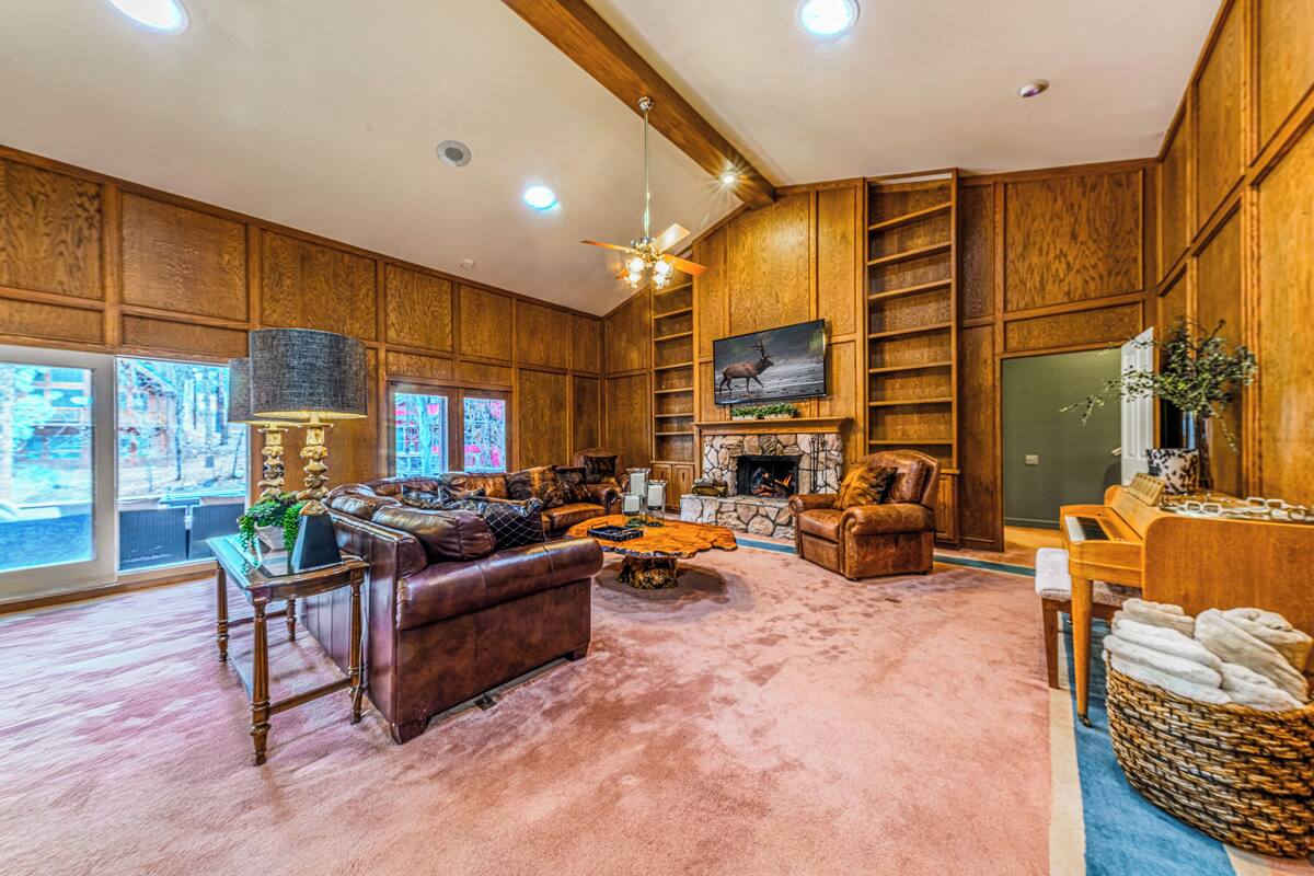 Chalet, Multiple Beds, Patio, River View (Unit 207) | Living area