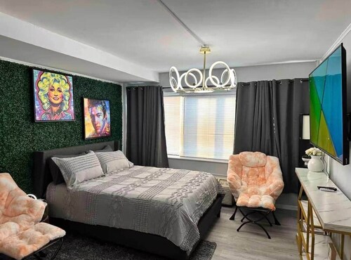 Studio South (On UT Campus & Free Parking)