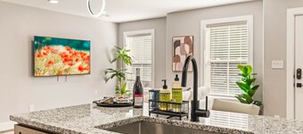 Highland Promenades C 103 (walk to UTK, Free Parking)