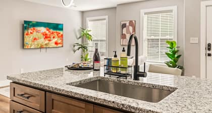 Highland Promenades C 103 (walk to UTK, Free Parking)