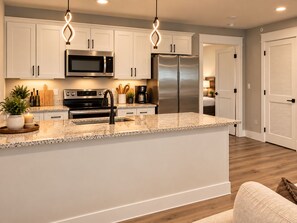 Kitchen - Neyland Nest B (on UTK Campus, Free Parking) (Knoxville)