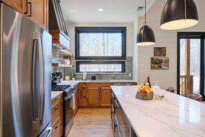 Fridge, microwave, oven, dishwasher - River Access Cabin w/ Hot Tub & Fire Pit (Broken Bow)