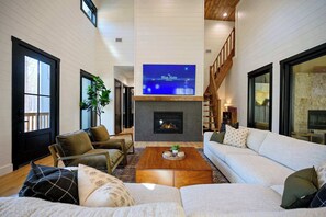 TV, fireplace, offices - River Access Cabin w/ Hot Tub & Fire Pit (Broken Bow)