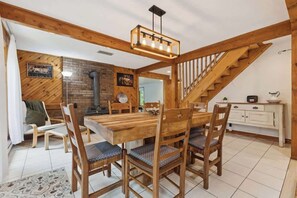 Dining - Modern Cottage Laurentians Private Pool & Nature (Brownsburg)