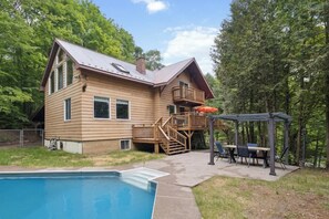 Pool - Modern Cottage Laurentians Private Pool & Nature (Brownsburg)