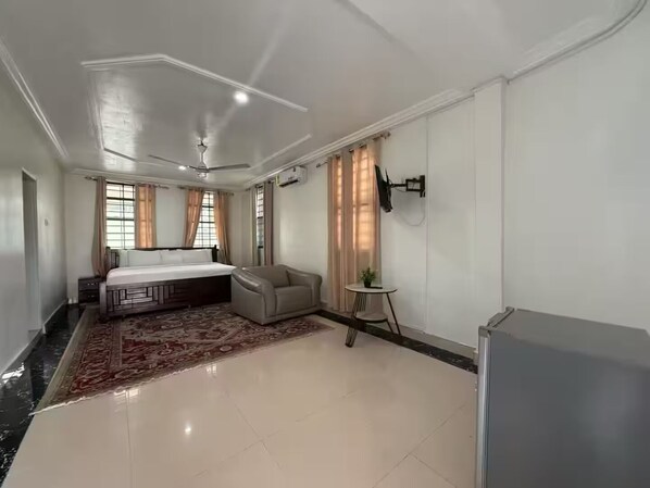 Room - Quad Villa @ East Airport. Your home from home (Accra)