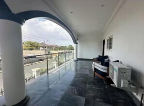 Property grounds - Triple Villa @ East Airport. Your home from home (Accra)