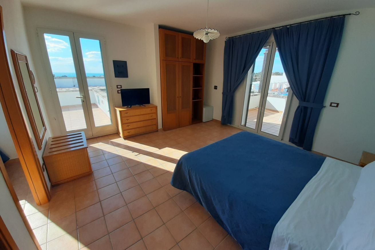 1 bedroom, in-room safe, iron/ironing board, WiFi (free)