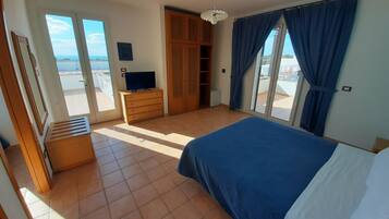 1 bedroom, in-room safe, iron/ironing board, WiFi (free)