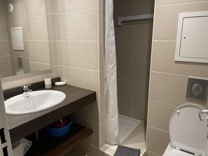 Douche, sèche-cheveux