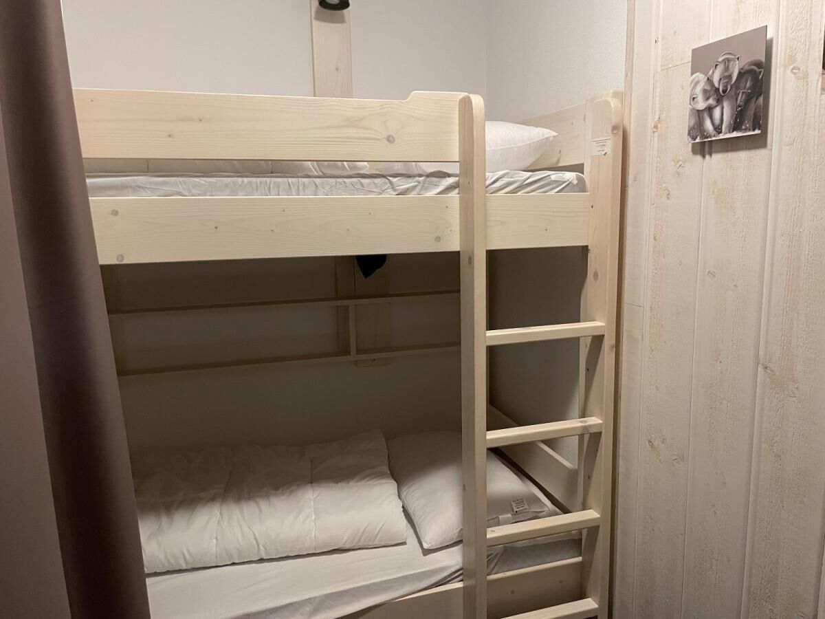 WiFi, bed sheets